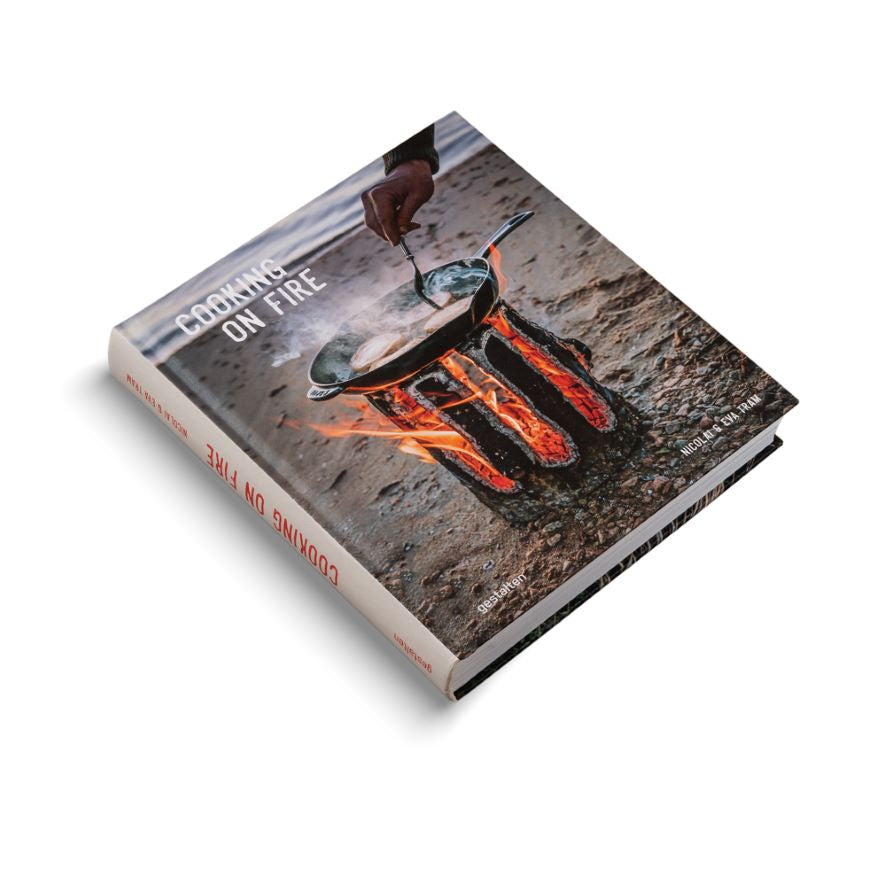 Koffietafelboek Cooking on Fire van gestalten & Eva Helbæk Tram and Nicolai Tram