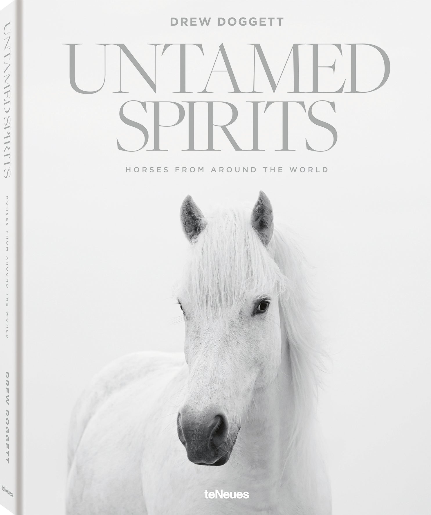 Topfotograaf Drew Doggett toont met Untamed Spirits op schilderachtige wijze de mystieke elegantie van paarden