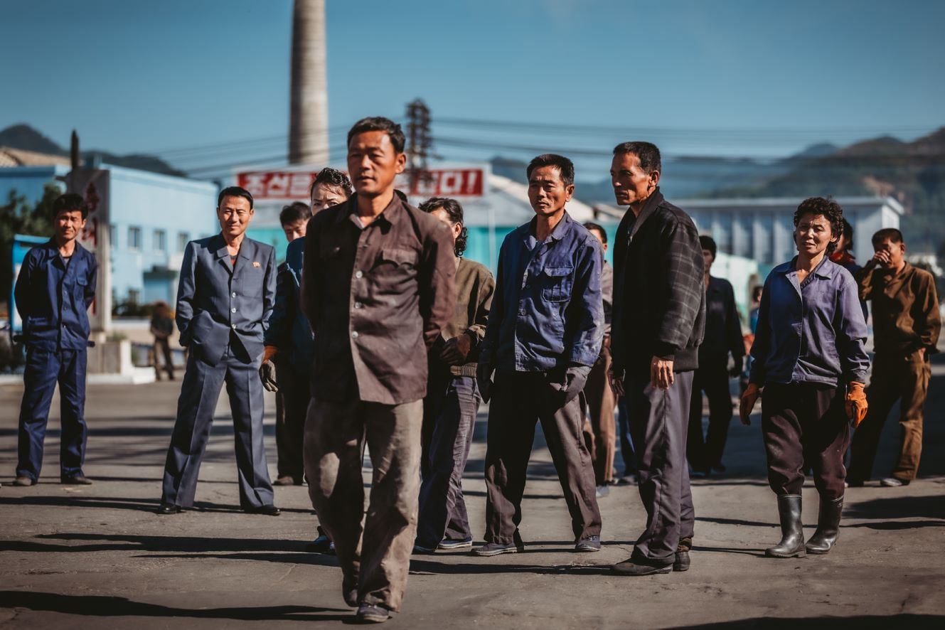 Koffietafelboek Waiting for the Rainbow, Ten Years in North Korea van Xiomara Bender