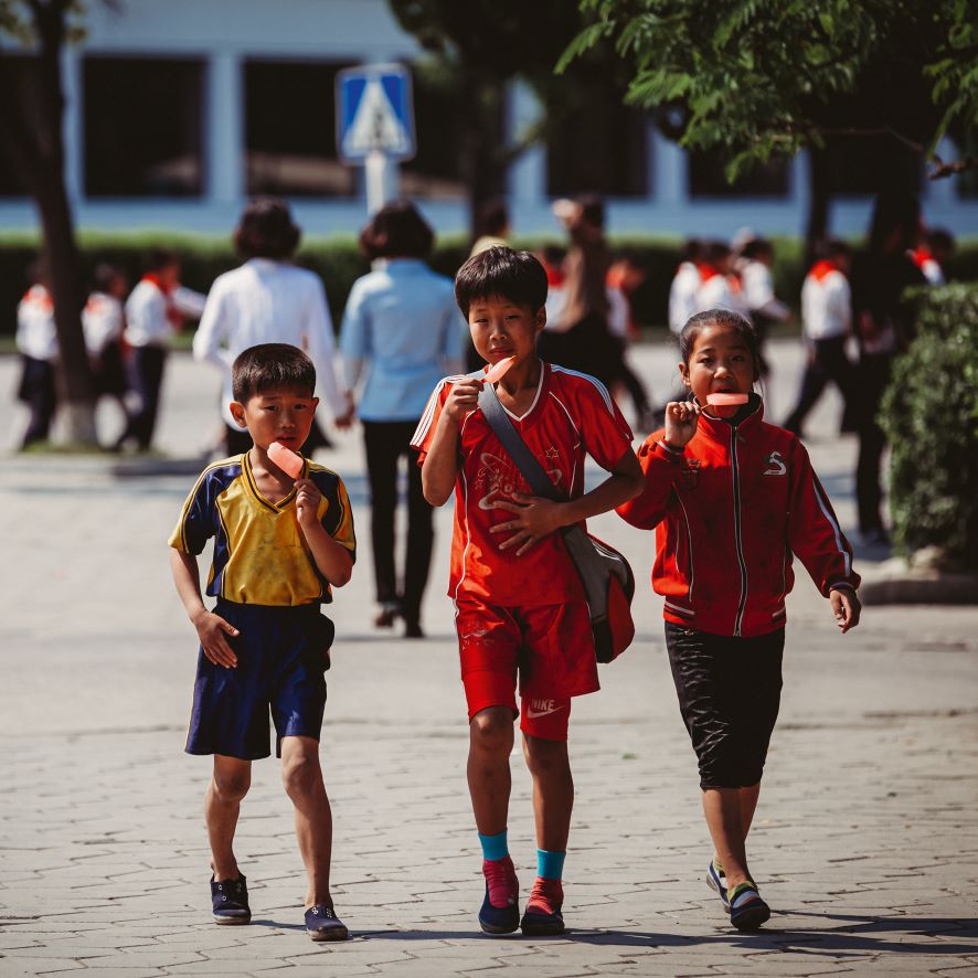 Koffietafelboek Waiting for the Rainbow, Ten Years in North Korea van Xiomara Bender