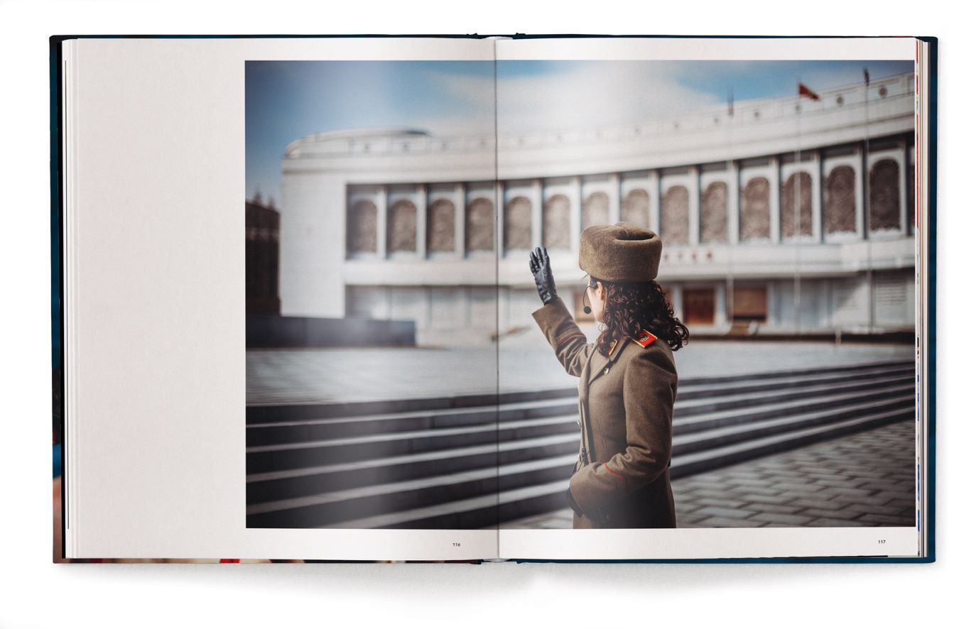 Koffietafelboek Waiting for the Rainbow, Ten Years in North Korea van Xiomara Bender