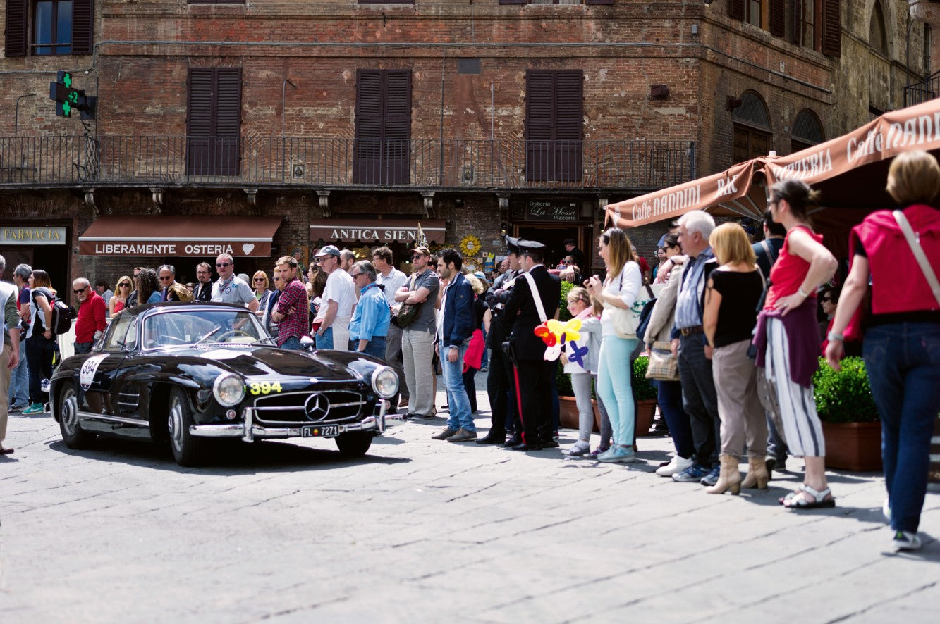 Koffietafelboek Classic Cars Review van Michael Görmann
