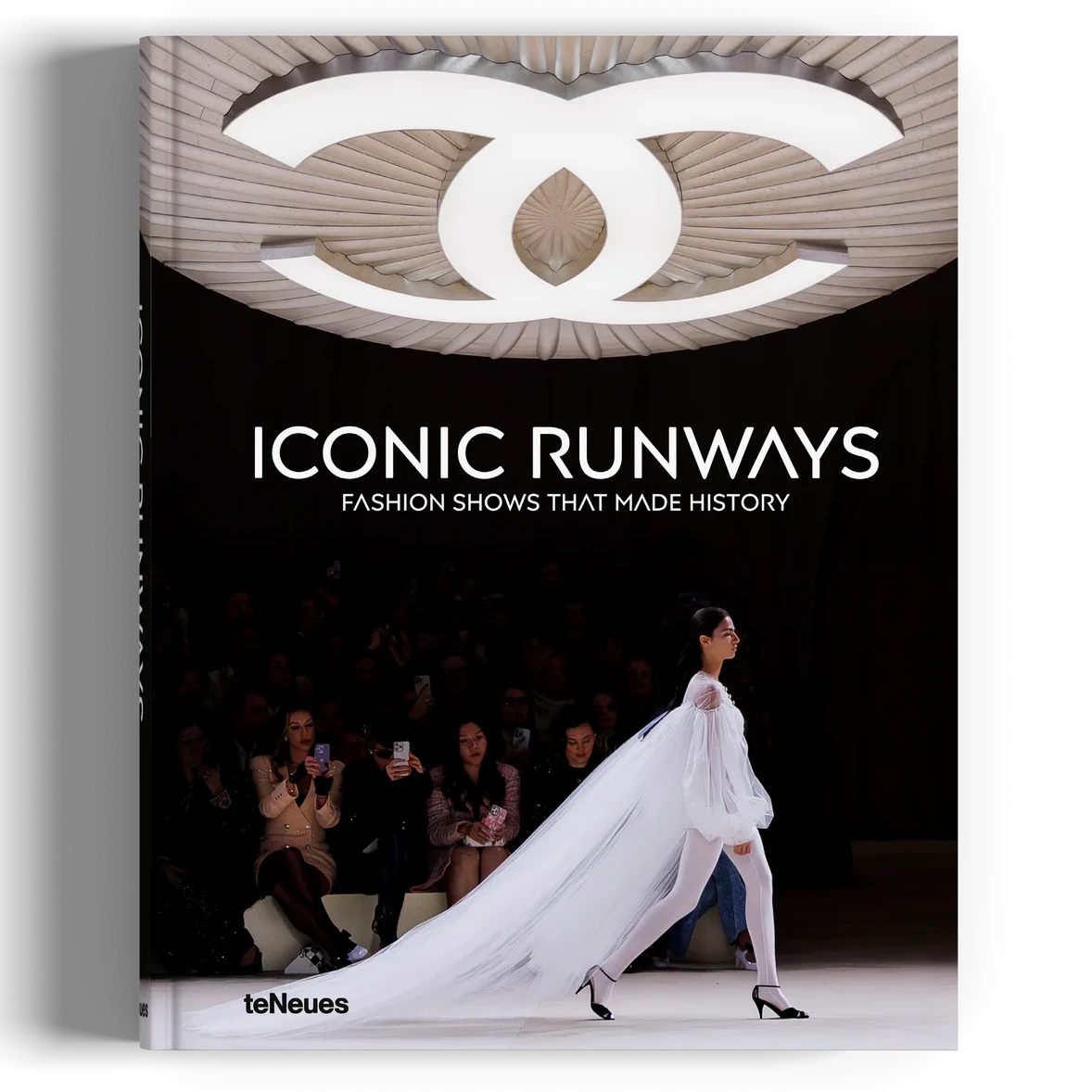 Iconic Runaways "FASHION SHOWS THAT MADE HISTORY"