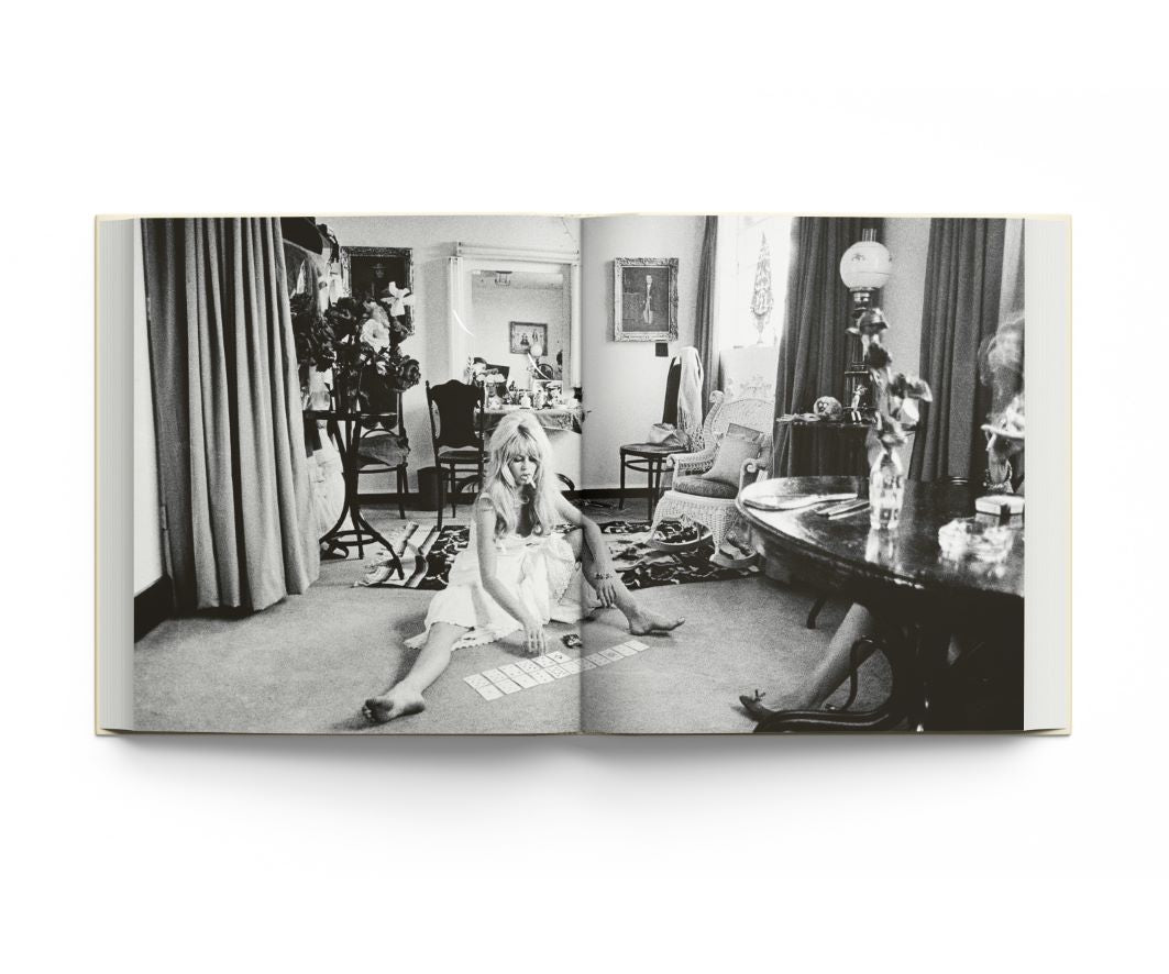 Koffietafelboek Being Bardot, Photographed by Douglas Kirkland and Terry O'Neill van Iconic Images